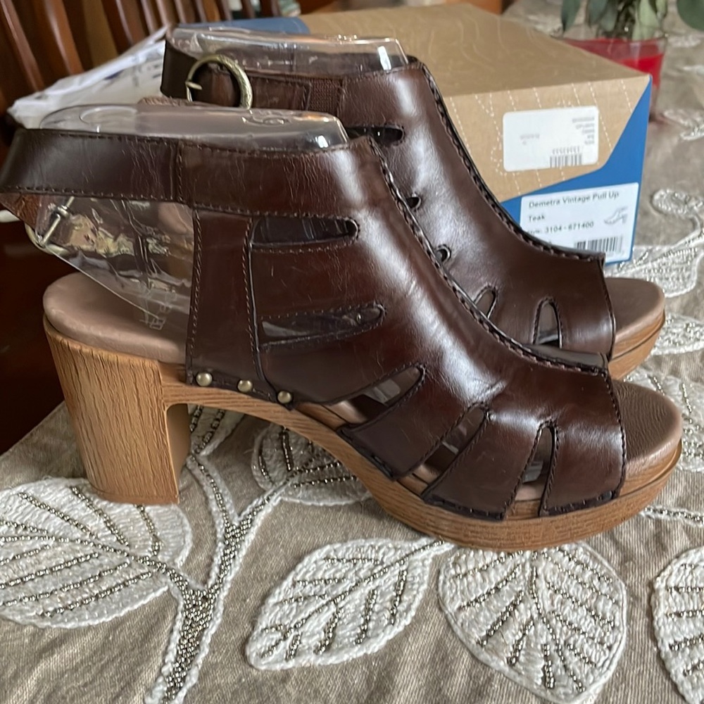 Dansko Demetria Vintage Pull Up, color-teal (dark brown). Size 39